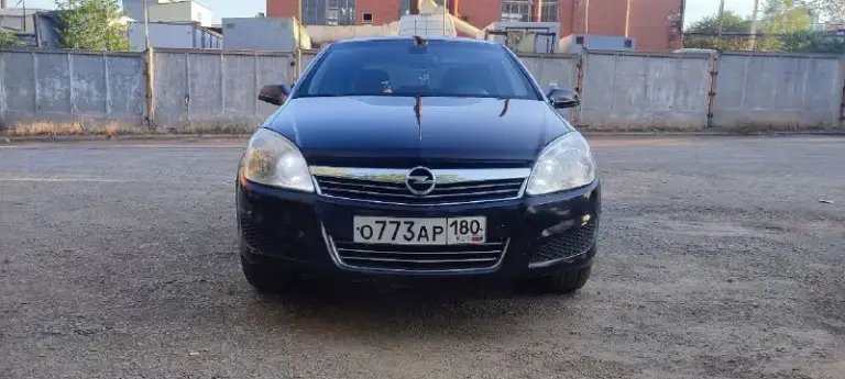 Продам opel astra h, астра, 2009г. Цена 620т. Торг есть. По кузову нигде нет ржавчины, всё целое, днище и пороги тоже. По документам: юридически чисто, любое переоформление. По технике: мотор 1.6 работает отлично, динамика стабильная, это уже лучшая серия z16xer, поэтому увеличена мощность и масло не ест, ну и главное расход 8,6л с кондеем. Подвеска собранная. Всё менялось вовремя, снег на обслуживание и ремонт не жалел. Уверенно на дороге, особенно нравится при вхождении в поворот. Комфортный салон: всё чисто и ухоженно, андроид магнитола, датчик света, датчик дождя, электропакет, корректировка фар, регулировка руля по высоте и по вылету. Пробег 314 к. На 310 был произведен капитальный ремонт двс. Два комплекта резины зима и лето практически в новом состоянии. Телефон +79493670729 - фотография - 1