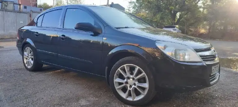 Продам opel astra h, астра, 2009г. Цена 620т. Торг есть. По кузову нигде нет ржавчины, всё целое, днище и пороги тоже. По документам: юридически чисто, любое переоформление. По технике: мотор 1.6 работает отлично, динамика стабильная, это уже лучшая серия z16xer, поэтому увеличена мощность и масло не ест, ну и главное расход 8,6л с кондеем. Подвеска собранная. Всё менялось вовремя, снег на обслуживание и ремонт не жалел. Уверенно на дороге, особенно нравится при вхождении в поворот. Комфортный салон: всё чисто и ухоженно, андроид магнитола, датчик света, датчик дождя, электропакет, корректировка фар, регулировка руля по высоте и по вылету. Пробег 314 к. На 310 был произведен капитальный ремонт двс. Два комплекта резины зима и лето практически в новом состоянии. Телефон +79493670729 - фотография - 3