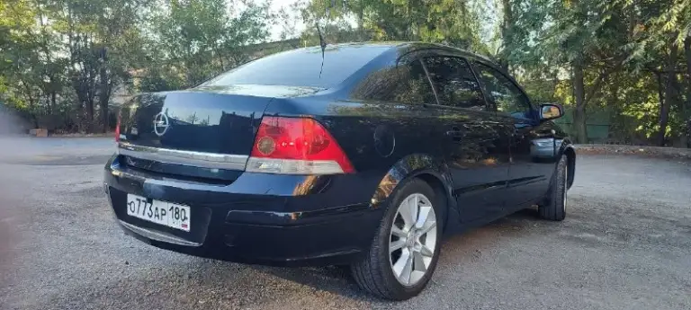 Продам opel astra h, астра, 2009г. Цена 620т. Торг есть. По кузову нигде нет ржавчины, всё целое, днище и пороги тоже. По документам: юридически чисто, любое переоформление. По технике: мотор 1.6 работает отлично, динамика стабильная, это уже лучшая серия z16xer, поэтому увеличена мощность и масло не ест, ну и главное расход 8,6л с кондеем. Подвеска собранная. Всё менялось вовремя, снег на обслуживание и ремонт не жалел. Уверенно на дороге, особенно нравится при вхождении в поворот. Комфортный салон: всё чисто и ухоженно, андроид магнитола, датчик света, датчик дождя, электропакет, корректировка фар, регулировка руля по высоте и по вылету. Пробег 314 к. На 310 был произведен капитальный ремонт двс. Два комплекта резины зима и лето практически в новом состоянии. Телефон +79493670729 - фотография - 5