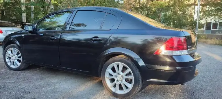 Продам opel astra h, астра, 2009г. Цена 620т. Торг есть. По кузову нигде нет ржавчины, всё целое, днище и пороги тоже. По документам: юридически чисто, любое переоформление. По технике: мотор 1.6 работает отлично, динамика стабильная, это уже лучшая серия z16xer, поэтому увеличена мощность и масло не ест, ну и главное расход 8,6л с кондеем. Подвеска собранная. Всё менялось вовремя, снег на обслуживание и ремонт не жалел. Уверенно на дороге, особенно нравится при вхождении в поворот. Комфортный салон: всё чисто и ухоженно, андроид магнитола, датчик света, датчик дождя, электропакет, корректировка фар, регулировка руля по высоте и по вылету. Пробег 314 к. На 310 был произведен капитальный ремонт двс. Два комплекта резины зима и лето практически в новом состоянии. Телефон +79493670729 - фотография - 6