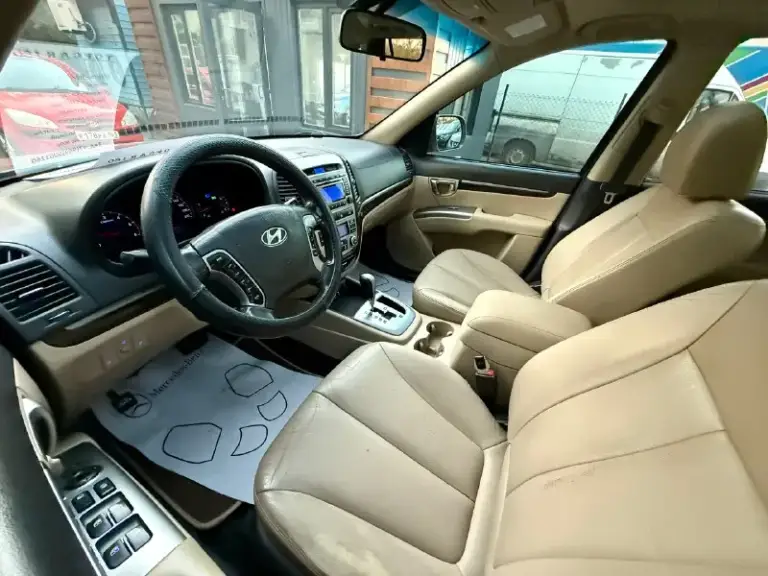 💶 Цена:1.340.000р
📮 Город:донецк
🚘 Марка / модель: hyundai santa fe
📅 Год выпуска:2011
📊 Пробег:175000км
⛽ Двигатель (тип, объем, ): 2.2
🔧 Тип кпп:автомат
📝 Описание: один хозяин с момента покупки в салоне г. Донецк. Машина в очень хорошем состоянии. Кузов не гнилой. Часики. Максимальная комплектация. Климат работает. Два ключа. Переоформление без проблем. Возможна продажа в кредит.
☎ Контактный телефон:+79495001160(телеграм)
📞 Звоните: +7(949)5001160 - фотография - 10