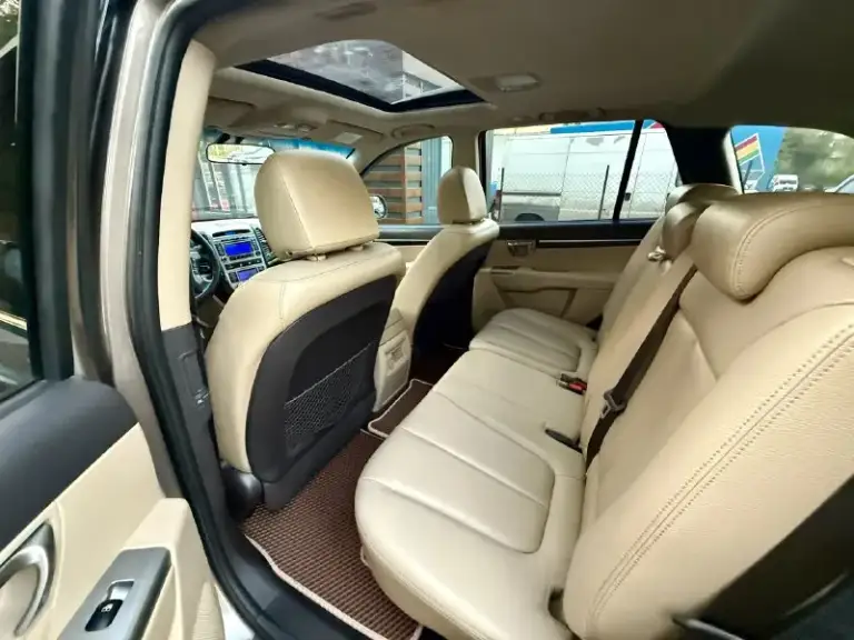 💶 Цена:1.340.000р
📮 Город:донецк
🚘 Марка / модель: hyundai santa fe
📅 Год выпуска:2011
📊 Пробег:175000км
⛽ Двигатель (тип, объем, ): 2.2
🔧 Тип кпп:автомат
📝 Описание: один хозяин с момента покупки в салоне г. Донецк. Машина в очень хорошем состоянии. Кузов не гнилой. Часики. Максимальная комплектация. Климат работает. Два ключа. Переоформление без проблем. Возможна продажа в кредит.
☎ Контактный телефон:+79495001160(телеграм)
📞 Звоните: +7(949)5001160 - фотография - 8