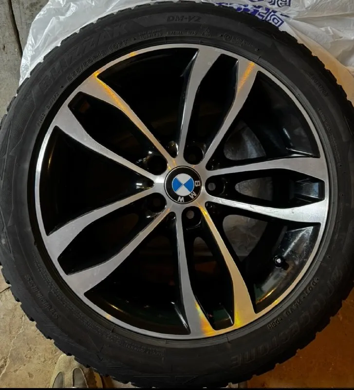 Продам 4шт оригинальные новые диски bmw размер 19 с зимней резиной. Тел +7 959 143 76 76
📞 Звоните: +7(959)1437676 - фотография - 1