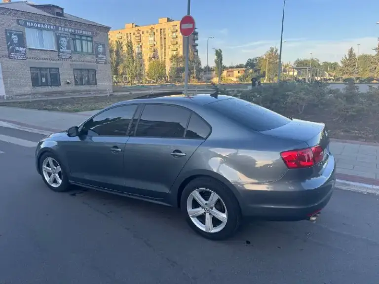 Продам volkswagen jetta 2011 года выпуска, мотор 2.5 атмосферный, (6-ти ступенчатый aisin), пробег 118.000 миль, в комплектации кожаный салон, люк, подогревы сидений, борт компьютер, мультируль. Машина вложений не требует, работает все что должно работать. Цена 1🍋
Обмен
+79495730450
📲 Tg: псих
📞 Звоните: +7(949)5730450 - фотография - 4