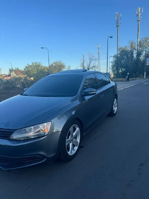Продам volkswagen jetta 2011 года выпуска, мотор 2.5 атмосферный, (6-ти ступенчатый aisin), пробег 118.000 миль, в комплектации кожаный салон, люк, подогревы сидений, борт компьютер, мультируль. Машина вложений не требует, работает все что должно работать. Цена 1🍋
Обмен
+79495730450
📲 Tg: псих
📞 Звоните: +7(949)5730450 - фотография - 5