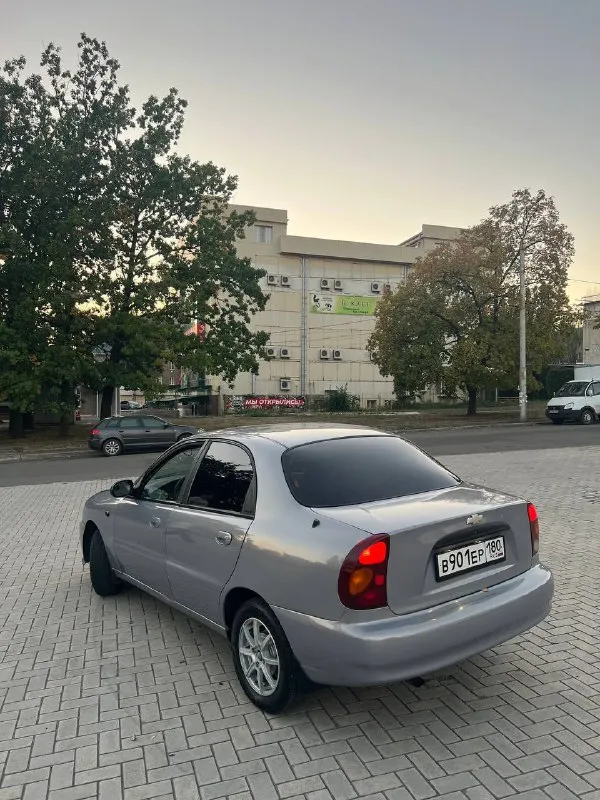 Продам chevrolet ланос 2007 год. 1,5, работает хорошо, не дымит, масло не берет. Ходовка почти вся новая. Машинка вся обслужена! Зашумлены двери, задняя полка. Стоит хорошая музыка, сигнализация. Комплектация: гур, кондер, 2 стеклоподъемника. По кузову есть моменты в виде вмятин (без рыжиков и гнили), машина не новая. 2 комплекта резины (отъездила по 1 сезону). Цена: 300 тысяч. Макеевка
+79494756695
📲 Tg: @v_r777
📞 Звоните: +7(949)4756695 - фотография - 3