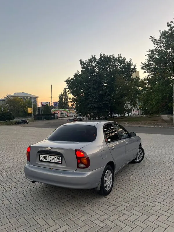 Продам chevrolet ланос 2007 год. 1,5, работает хорошо, не дымит, масло не берет. Ходовка почти вся новая. Машинка вся обслужена! Зашумлены двери, задняя полка. Стоит хорошая музыка, сигнализация. Комплектация: гур, кондер, 2 стеклоподъемника. По кузову есть моменты в виде вмятин (без рыжиков и гнили), машина не новая. 2 комплекта резины (отъездила по 1 сезону). Цена: 300 тысяч. Макеевка
+79494756695
📲 Tg: @v_r777
📞 Звоните: +7(949)4756695 - фотография - 4