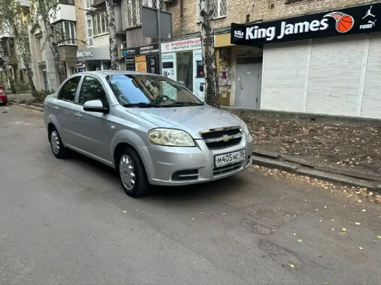 ‼️Chevrolet aveo автомат ‼️
Год 2008
Пробег 291 ( родной)
Двигатель 1.4 101 лс
Коробка автоматическая
Автомобиль в очень хорошем состоянии.
Двигатель работает ровно. Не троит, ошибок нет, набирает хорошо.
Коробка в идеальном состоянии. Переключает без пинков, рывков, провалов. Не затягивает. Установлен самый обычный 4 ступенчатый японский айсин. В прошлом году было полное то с заменой соленоида. Летом частичная замена масла. Ближайшие 30-40 тысяч не требует никаких вмешательств.
Ходовая мягкая. Посторонних звуков нет.
По электрике работает каждая кнопочка. Последние 8 лет в одной семье.
‼️Кондиционер работает. ‼️
В июле установлен новый компрессор, заменена трубка и заправлен.
Радиаторы снимали и чистили.
Кузов в отличном состоянии.
Резина зима уже обута.
Юридически чистая
Переоформление.
Самый дешевый в обслуживании, неприхотливый, надежный авто на автомате.
Идеальный вариант для новичка, девочке, такси, торговому.
Цена 450 т. Р. И нереально хороший торг реальному покупателю.
+79493328438 - фотография - 2