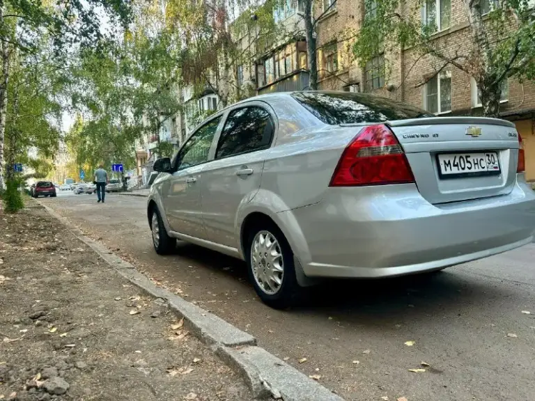 ‼️Chevrolet aveo автомат ‼️
Год 2008
Пробег 291 ( родной)
Двигатель 1.4 101 лс
Коробка автоматическая
Автомобиль в очень хорошем состоянии.
Двигатель работает ровно. Не троит, ошибок нет, набирает хорошо.
Коробка в идеальном состоянии. Переключает без пинков, рывков, провалов. Не затягивает. Установлен самый обычный 4 ступенчатый японский айсин. В прошлом году было полное то с заменой соленоида. Летом частичная замена масла. Ближайшие 30-40 тысяч не требует никаких вмешательств.
Ходовая мягкая. Посторонних звуков нет.
По электрике работает каждая кнопочка. Последние 8 лет в одной семье.
‼️Кондиционер работает. ‼️
В июле установлен новый компрессор, заменена трубка и заправлен.
Радиаторы снимали и чистили.
Кузов в отличном состоянии.
Резина зима уже обута.
Юридически чистая
Переоформление.
Самый дешевый в обслуживании, неприхотливый, надежный авто на автомате.
Идеальный вариант для новичка, девочке, такси, торговому.
Цена 450 т. Р. И нереально хороший торг реальному покупателю.
+79493328438 - фотография - 5