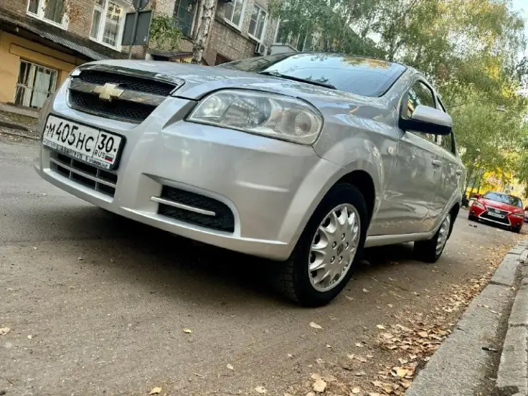 ‼️Chevrolet aveo автомат ‼️
Год 2008
Пробег 291 ( родной)
Двигатель 1.4 101 лс
Коробка автоматическая
Автомобиль в очень хорошем состоянии.
Двигатель работает ровно. Не троит, ошибок нет, набирает хорошо.
Коробка в идеальном состоянии. Переключает без пинков, рывков, провалов. Не затягивает. Установлен самый обычный 4 ступенчатый японский айсин. В прошлом году было полное то с заменой соленоида. Летом частичная замена масла. Ближайшие 30-40 тысяч не требует никаких вмешательств.
Ходовая мягкая. Посторонних звуков нет.
По электрике работает каждая кнопочка. Последние 8 лет в одной семье.
‼️Кондиционер работает. ‼️
В июле установлен новый компрессор, заменена трубка и заправлен.
Радиаторы снимали и чистили.
Кузов в отличном состоянии.
Резина зима уже обута.
Юридически чистая
Переоформление.
Самый дешевый в обслуживании, неприхотливый, надежный авто на автомате.
Идеальный вариант для новичка, девочке, такси, торговому.
Цена 450 т. Р. И нереально хороший торг реальному покупателю.
+79493328438 - фотография - 6