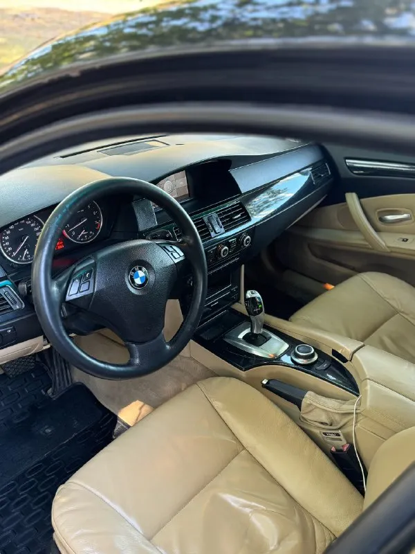 Продам bmw 5 е60
:2.5 Бензин 218л. С
Коробка: автоматическая!
Год выпуска: 2008
Пробег родной : 300к!
Масло не расходует, любые проверки на вашем сто, двигатель после кап ремонта, коробка работает идеально, авто в хорошей комплектации, климат контроль двух зонный, люк, датчики света и дождя, круиз контроль, полный электра пакет, кожаный салон, приводы сидений, парктроники.
В 2024 году было произведено много работы над машиной, вложено 400 ка, замена стоек в круг, дисковых тормозов и колодок, все рычаги в круг новые, мотор весь переуплотнен, система охлаждения новая, новый компрессор кондиционера, новая рулевая рейка, новые задние привода, также поменяно масло в двигателе и коробке, новые свечи, машина ближайшее время не потребует вложений, поменяно все что можно было поменять и довести машину до идеального состояния. Переделана оптика, светит отлично, все что было проделано по машине выше перечисленное, не выдумки, в этом вы можете увид
📞 Звоните: +7(949)4976240 - фотография - 8