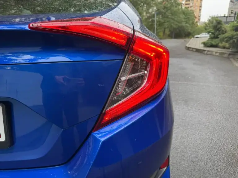Honda civik 2018 год
Двигатель 2.0 бензин
Родной пробег 130.000 км
Автомобиль в отличном состоянии, в красивом редком цвете. Гаражное хранение, один владелец. Комплект новой зимней резины на дисках, 2 ключа. Двигатель работает отлично, ходовая в отличном состоянии, коробка переключает без пинков. Хорошая комплектация: люк, камера заднего вида, автозапуск, бесключевой доступ, система start-stop, удержание тормоза, ходовые огни, сенсорный монитор, круиз, климат, датчики света и дождя и еще много чего.
Хороший, комфортный, полностью обслуженный автомобиль !
Цена 1.590.000 торг присутствует!
Осмотр г донецк
Все интересующие вопросы по телефону +79498477720 - фотография - 5