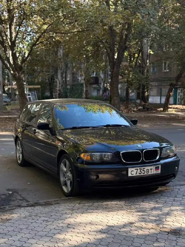 Продается bmw 3 серии e46 touring 318d (2004 г. В. )
    Двигатель:дизельный m47n 2.0
    Коробка передач: 5-ступенчатая механика
    Привезена из германии лично.
Из последнего:
    Подвеска:
Замена передних рычагов meylehd, заменил передние стойки и втулки стабилизатора febi, опорные подшипники передние lemforder, задняя подвеcка полностью перебиралась в прошлом году.
Реставрированы топливные форсунки, заменены датчики: тнвд и топливной рампы (bosch), так же есть все накладные и старые запчасти.
Заменил ремни кондиционера и приводной gates, ina. Впускной коллектор чищу каждый год, заслонки удалены,   свечи накала beru.
Замена масла каждые 8-10 тыс. Км. , практически на все есть накладные и старые детали.
Современная android-магнитола teyes сс3 с видео регистратором,
Кондиционер дует хорошо.
Комплект зимних и летних ковриков.
     По кузову есть нюансы
Цена: 960 000 рублей
Пробег 335000 км.
Готов на любые проверки возможен торг +79494267281
📲 Tg: @doneckui
📞 Звоните: +7(949)4267281 - фотография - 1