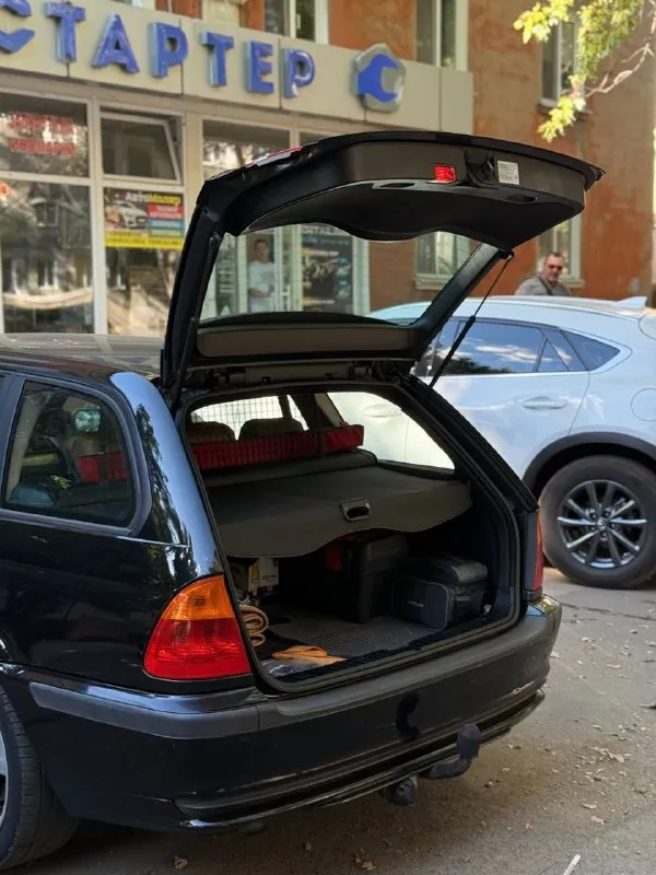 Продается bmw 3 серии e46 touring 318d (2004 г. В. )
    Двигатель:дизельный m47n 2.0
    Коробка передач: 5-ступенчатая механика
    Привезена из германии лично.
Из последнего:
    Подвеска:
Замена передних рычагов meylehd, заменил передние стойки и втулки стабилизатора febi, опорные подшипники передние lemforder, задняя подвеcка полностью перебиралась в прошлом году.
Реставрированы топливные форсунки, заменены датчики: тнвд и топливной рампы (bosch), так же есть все накладные и старые запчасти.
Заменил ремни кондиционера и приводной gates, ina. Впускной коллектор чищу каждый год, заслонки удалены,   свечи накала beru.
Замена масла каждые 8-10 тыс. Км. , практически на все есть накладные и старые детали.
Современная android-магнитола teyes сс3 с видео регистратором,
Кондиционер дует хорошо.
Комплект зимних и летних ковриков.
     По кузову есть нюансы
Цена: 960 000 рублей
Пробег 335000 км.
Готов на любые проверки возможен торг +79494267281
📲 Tg: @doneckui
📞 Звоните: +7(949)4267281 - фотография - 10