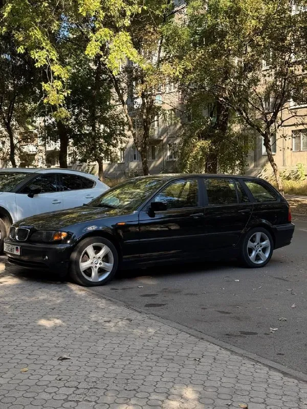 Продается bmw 3 серии e46 touring 318d (2004 г. В. )
    Двигатель:дизельный m47n 2.0
    Коробка передач: 5-ступенчатая механика
    Привезена из германии лично.
Из последнего:
    Подвеска:
Замена передних рычагов meylehd, заменил передние стойки и втулки стабилизатора febi, опорные подшипники передние lemforder, задняя подвеcка полностью перебиралась в прошлом году.
Реставрированы топливные форсунки, заменены датчики: тнвд и топливной рампы (bosch), так же есть все накладные и старые запчасти.
Заменил ремни кондиционера и приводной gates, ina. Впускной коллектор чищу каждый год, заслонки удалены,   свечи накала beru.
Замена масла каждые 8-10 тыс. Км. , практически на все есть накладные и старые детали.
Современная android-магнитола teyes сс3 с видео регистратором,
Кондиционер дует хорошо.
Комплект зимних и летних ковриков.
     По кузову есть нюансы
Цена: 960 000 рублей
Пробег 335000 км.
Готов на любые проверки возможен торг +79494267281
📲 Tg: @doneckui
📞 Звоните: +7(949)4267281 - фотография - 2