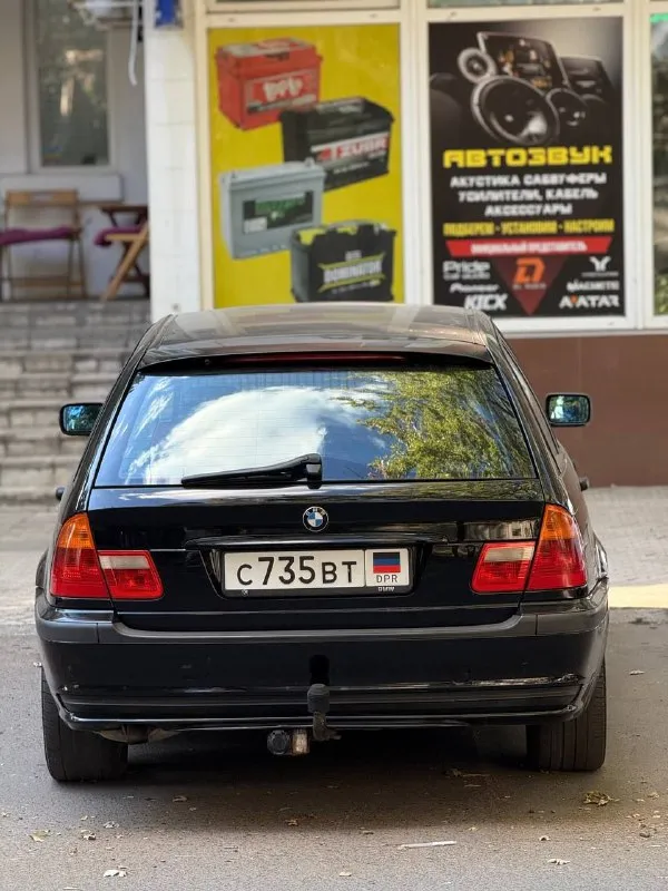 Продается bmw 3 серии e46 touring 318d (2004 г. В. )
    Двигатель:дизельный m47n 2.0
    Коробка передач: 5-ступенчатая механика
    Привезена из германии лично.
Из последнего:
    Подвеска:
Замена передних рычагов meylehd, заменил передние стойки и втулки стабилизатора febi, опорные подшипники передние lemforder, задняя подвеcка полностью перебиралась в прошлом году.
Реставрированы топливные форсунки, заменены датчики: тнвд и топливной рампы (bosch), так же есть все накладные и старые запчасти.
Заменил ремни кондиционера и приводной gates, ina. Впускной коллектор чищу каждый год, заслонки удалены,   свечи накала beru.
Замена масла каждые 8-10 тыс. Км. , практически на все есть накладные и старые детали.
Современная android-магнитола teyes сс3 с видео регистратором,
Кондиционер дует хорошо.
Комплект зимних и летних ковриков.
     По кузову есть нюансы
Цена: 960 000 рублей
Пробег 335000 км.
Готов на любые проверки возможен торг +79494267281
📲 Tg: @doneckui
📞 Звоните: +7(949)4267281 - фотография - 4
