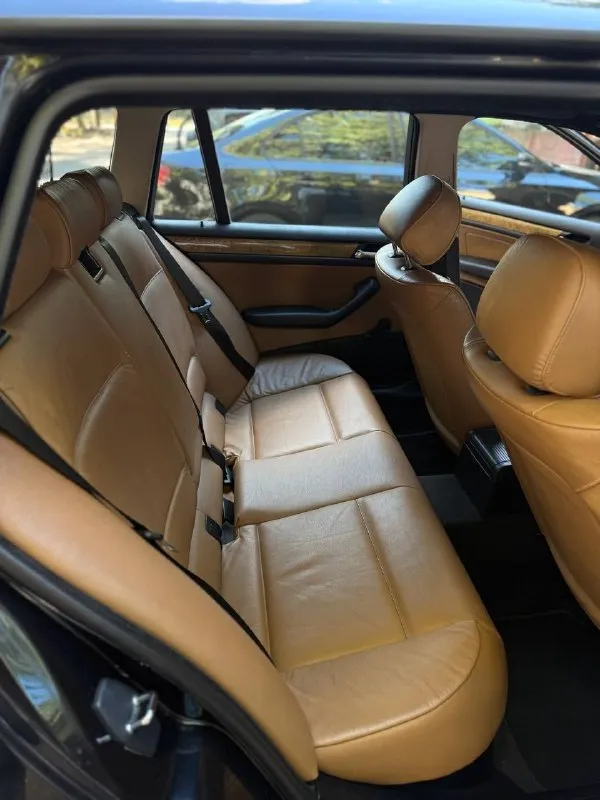 Продается bmw 3 серии e46 touring 318d (2004 г. В. )
    Двигатель:дизельный m47n 2.0
    Коробка передач: 5-ступенчатая механика
    Привезена из германии лично.
Из последнего:
    Подвеска:
Замена передних рычагов meylehd, заменил передние стойки и втулки стабилизатора febi, опорные подшипники передние lemforder, задняя подвеcка полностью перебиралась в прошлом году.
Реставрированы топливные форсунки, заменены датчики: тнвд и топливной рампы (bosch), так же есть все накладные и старые запчасти.
Заменил ремни кондиционера и приводной gates, ina. Впускной коллектор чищу каждый год, заслонки удалены,   свечи накала beru.
Замена масла каждые 8-10 тыс. Км. , практически на все есть накладные и старые детали.
Современная android-магнитола teyes сс3 с видео регистратором,
Кондиционер дует хорошо.
Комплект зимних и летних ковриков.
     По кузову есть нюансы
Цена: 960 000 рублей
Пробег 335000 км.
Готов на любые проверки возможен торг +79494267281
📲 Tg: @doneckui
📞 Звоните: +7(949)4267281 - фотография - 9