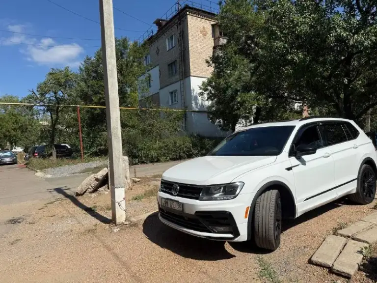 Volkswagen tiguan 11/20 с минимальными повреждениями. Пробег 120000км, безопасность вся целая, пробег оригинальный, в машине работает каждая функция и кнопка, полный привод, комплект зимней резины, цена 3100000₽, телефон для связи +79495966869
📲 Tg: семен
📞 Звоните: +7(949)5966869 - фотография - 1