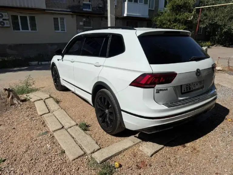 Volkswagen tiguan 11/20 с минимальными повреждениями. Пробег 120000км, безопасность вся целая, пробег оригинальный, в машине работает каждая функция и кнопка, полный привод, комплект зимней резины, цена 3100000₽, телефон для связи +79495966869
📲 Tg: семен
📞 Звоните: +7(949)5966869 - фотография - 4