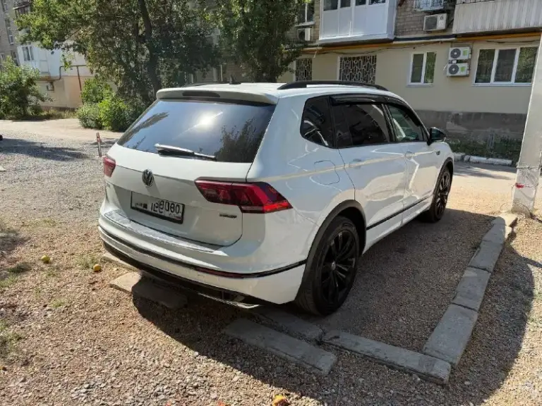 Volkswagen tiguan 11/20 с минимальными повреждениями. Пробег 120000км, безопасность вся целая, пробег оригинальный, в машине работает каждая функция и кнопка, полный привод, комплект зимней резины, цена 3100000₽, телефон для связи +79495966869
📲 Tg: семен
📞 Звоните: +7(949)5966869 - фотография - 5