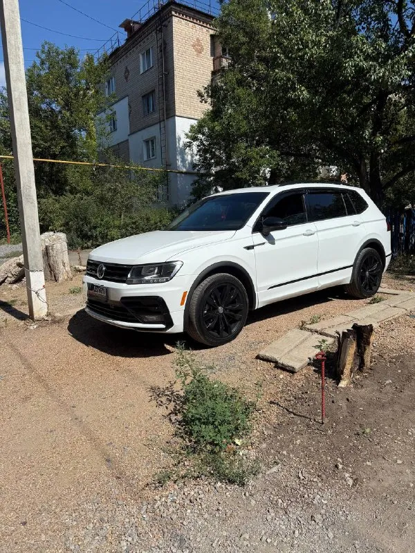 Volkswagen tiguan 11/20 с минимальными повреждениями. Пробег 120000км, безопасность вся целая, пробег оригинальный, в машине работает каждая функция и кнопка, полный привод, комплект зимней резины, цена 3100000₽, телефон для связи +79495966869
📲 Tg: семен
📞 Звоните: +7(949)5966869 - фотография - 6