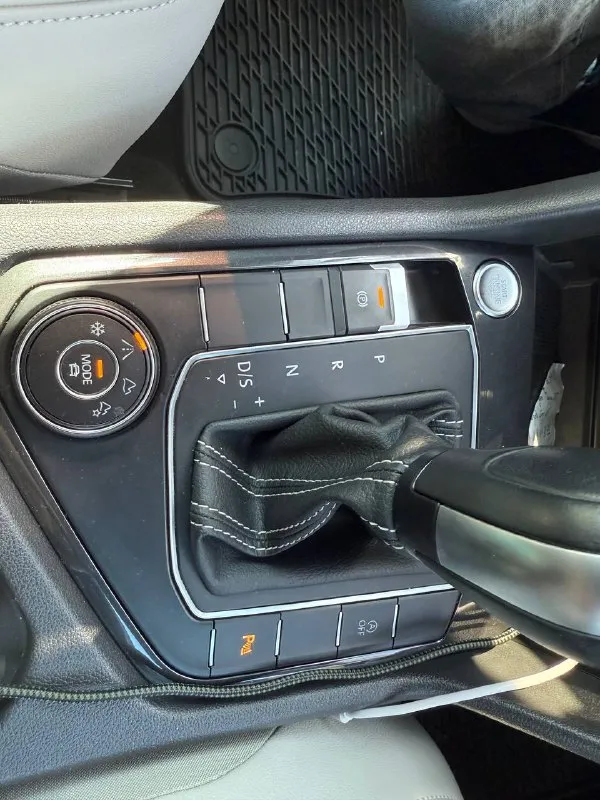 Volkswagen tiguan 11/20 с минимальными повреждениями. Пробег 120000км, безопасность вся целая, пробег оригинальный, в машине работает каждая функция и кнопка, полный привод, комплект зимней резины, цена 3100000₽, телефон для связи +79495966869
📲 Tg: семен
📞 Звоните: +7(949)5966869 - фотография - 7