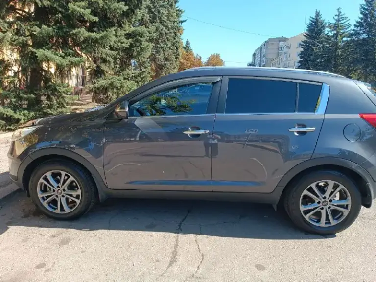 Продам kia sportage. Год: 2010. Обьем : 2.0 бензин. Пробег: 229000км. Кпп: автомат (полноценный). Автомобиль в хорошем состоянии, как технически так и внешне. Двигатель работает ровно, не дымит, масло не расходует. Коробка передач чистый автомат, работает отлично во всех режимах. Ходовая обслужена, не стучит, не гремит. Салон в хорошем состоянии, работает всё. Я владелец с мая 2023 года в днр. Продаю в связи с покупкой нового авто. Звоните, приезжайте, смотрите. Хороший авто за адекватные деньги! Зимняя резина в подарок. Осмотр: донецк-макеевка. Цена:1.2₽. (без торга )
Связь:+7-949-317-90-12 валерий - фотография - 5