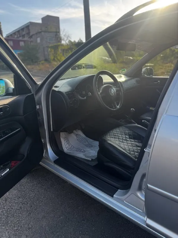 Продается надежный и ухоженный volkswagen golf 4 2002 года. Двигатель 1.6 на механической коробке передач. Автомобиль не бит и не крашен, полностью в родной краске, все стекла оригинальные. В отличном состоянии, технически исправен, все системы работают без нареканий. Масло не ест. Комплектация хорошая, включает все необходимое для комфортной езды. Машина очень экономичная, расход топлива минимальный. Пробег всего 230 тысяч км. В комплекте два ключа. Отличный выбор для тех, кто ищет надежный и недорогой в обслуживание автомобиль в отличном состоянии!
Цена:700 т. Р. Торг.
Город алчевск. +79591939997
📞 Звоните: +7(959)1939997 - фотография - 6