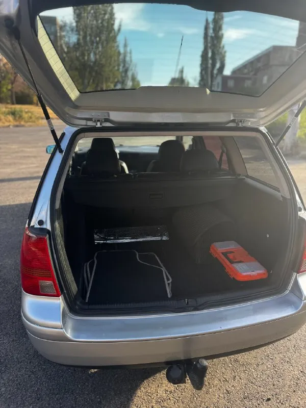 Продается надежный и ухоженный volkswagen golf 4 2002 года. Двигатель 1.6 на механической коробке передач. Автомобиль не бит и не крашен, полностью в родной краске, все стекла оригинальные. В отличном состоянии, технически исправен, все системы работают без нареканий. Масло не ест. Комплектация хорошая, включает все необходимое для комфортной езды. Машина очень экономичная, расход топлива минимальный. Пробег всего 230 тысяч км. В комплекте два ключа. Отличный выбор для тех, кто ищет надежный и недорогой в обслуживание автомобиль в отличном состоянии!
Цена:700 т. Р. Торг.
Город алчевск. +79591939997
📞 Звоните: +7(959)1939997 - фотография - 7