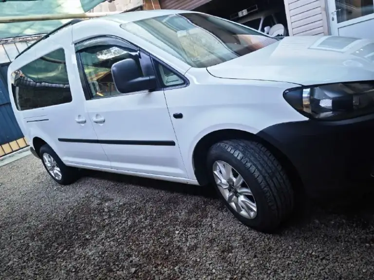 Volkswagen кадди макси — семейный крейсер на полном приводе! 🚐
Всем привет! Продаю своего верного друга — volkswagen caddy maxi. Этот трудяга готов стать вашим надёжным компаньоном в любых приключениях!
Основные характеристики:
Год выпуска: 2013 — ещё совсем юнец!
Двигатель: 2.0 — экономичный и надёжный
Привод: полный — бездорожье не помеха!
Вместимость: 7 мест — вся семья и друзья в сборе!
Пробег: 315 000 км — проверен временем
Почему стоит купить именно этот авто:
Просторный салон — можно устроить вечеринку в пути!
Вместительный багажник — увезёте всё, что душе угодно
Экономичный — сэкономите на топливе
Полный привод — зимой как на лыжах!
Семь мест — вся семья в сборе!
Цена: 1 900 000 рублей — разумная цена за такого красавца!
Звоните прямо сейчас! Пока вы думаете, кто-то другой уже едет на тест-драйв. Не упустите возможность стать владельцем этого замечательного авто!
📞 Телефон для связи: +79494771899
P. S. Автомобиль ждёт именн
📲 Tg: @knorozaleksandr
📞 Звоните: +7(949)4771899 - фотография - 2
