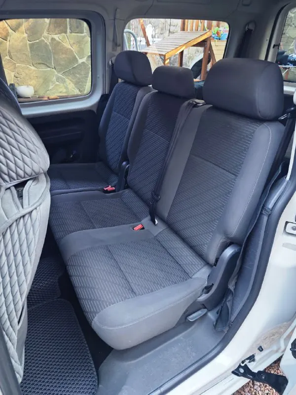 Volkswagen кадди макси — семейный крейсер на полном приводе! 🚐
Всем привет! Продаю своего верного друга — volkswagen caddy maxi. Этот трудяга готов стать вашим надёжным компаньоном в любых приключениях!
Основные характеристики:
Год выпуска: 2013 — ещё совсем юнец!
Двигатель: 2.0 — экономичный и надёжный
Привод: полный — бездорожье не помеха!
Вместимость: 7 мест — вся семья и друзья в сборе!
Пробег: 315 000 км — проверен временем
Почему стоит купить именно этот авто:
Просторный салон — можно устроить вечеринку в пути!
Вместительный багажник — увезёте всё, что душе угодно
Экономичный — сэкономите на топливе
Полный привод — зимой как на лыжах!
Семь мест — вся семья в сборе!
Цена: 1 900 000 рублей — разумная цена за такого красавца!
Звоните прямо сейчас! Пока вы думаете, кто-то другой уже едет на тест-драйв. Не упустите возможность стать владельцем этого замечательного авто!
📞 Телефон для связи: +79494771899
P. S. Автомобиль ждёт именн
📲 Tg: @knorozaleksandr
📞 Звоните: +7(949)4771899 - фотография - 6