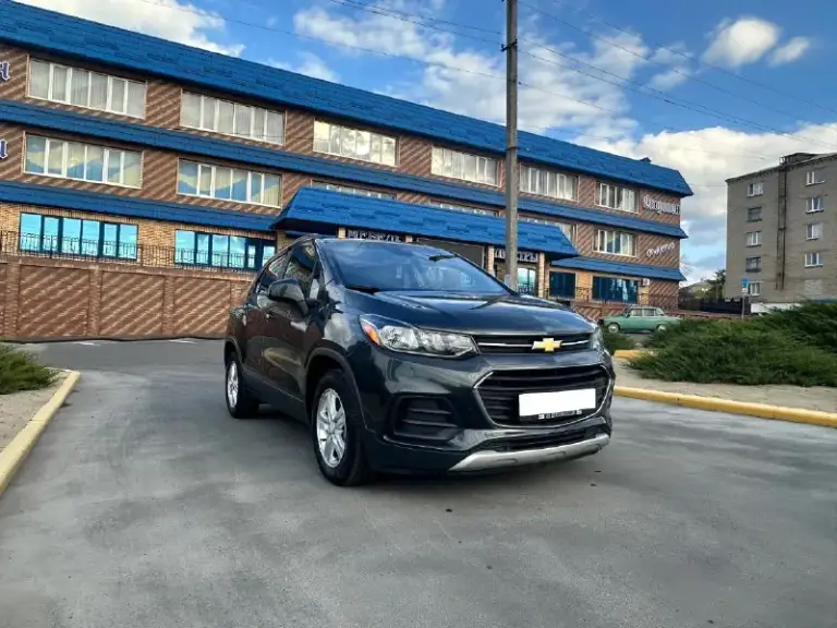 В продаже свой кроссовер chevrolet trax 2019г
Двигатель: 1.4турбо (140л. С)
Кпп: автомат 6speed
Привод: передний
Пробег: 82000км (100%оригинальный)
Цена: 1.700.000р
Город: красный луч
Контакты: +79591952012
Продажа в связи с покупкой нового авто!
Кузов в родной краске, кроме переднего правого крыла(вторичный окрас без дтп)
Безопасность (airbag) родная вся на месте!
Надёжный 1.4 мотор в сочетании с обычным 6 ступенчатым автоматом(гидротрансформатором) обеспечивает маленький расход топлива 7.5л смешанный цикл💪
Комплектация:
-Электро-стеклоподъемники 4двери
-Кондиционер
-Круиз-контроль
-Abs(антиблокировочная система)
-Esp(система курсовой устойчивости)
-Ebd(система распределения тормозного усилия)
-Bas(вспомогательная система торможения)
-Tcs(антипробуксовочная система)
-Hac (система помощи при старте на подъеме)
-Датчик дождя
-Датчик света
-Мультируль,
-Мультимедиа apple carplay и аndroid avto
-Камера заднего вида с проекцией
-Навигация
-Бортовой компьютер
-Сигнализация
-П
📞 Звоните: +7(959)1952012 - фотография - 1