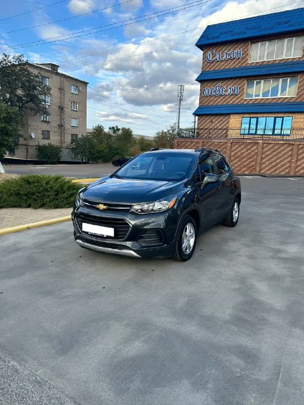 В продаже свой кроссовер chevrolet trax 2019г
Двигатель: 1.4турбо (140л. С)
Кпп: автомат 6speed
Привод: передний
Пробег: 82000км (100%оригинальный)
Цена: 1.700.000р
Город: красный луч
Контакты: +79591952012
Продажа в связи с покупкой нового авто!
Кузов в родной краске, кроме переднего правого крыла(вторичный окрас без дтп)
Безопасность (airbag) родная вся на месте!
Надёжный 1.4 мотор в сочетании с обычным 6 ступенчатым автоматом(гидротрансформатором) обеспечивает маленький расход топлива 7.5л смешанный цикл💪
Комплектация:
-Электро-стеклоподъемники 4двери
-Кондиционер
-Круиз-контроль
-Abs(антиблокировочная система)
-Esp(система курсовой устойчивости)
-Ebd(система распределения тормозного усилия)
-Bas(вспомогательная система торможения)
-Tcs(антипробуксовочная система)
-Hac (система помощи при старте на подъеме)
-Датчик дождя
-Датчик света
-Мультируль,
-Мультимедиа apple carplay и аndroid avto
-Камера заднего вида с проекцией
-Навигация
-Бортовой компьютер
-Сигнализация
-П
📞 Звоните: +7(959)1952012 - фотография - 2