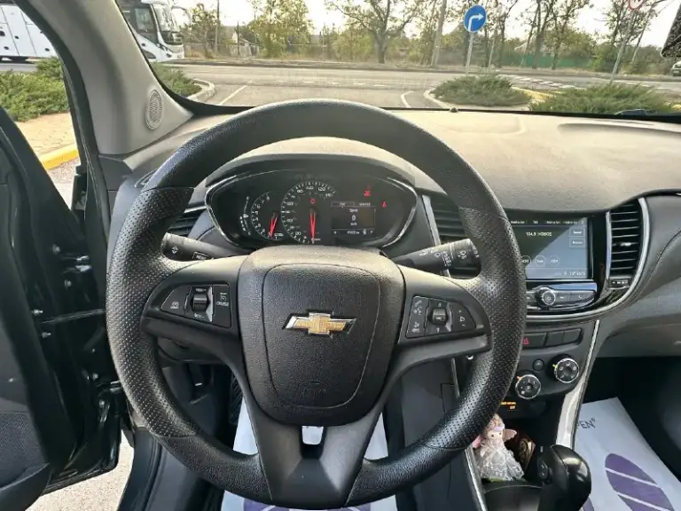 В продаже свой кроссовер chevrolet trax 2019г
Двигатель: 1.4турбо (140л. С)
Кпп: автомат 6speed
Привод: передний
Пробег: 82000км (100%оригинальный)
Цена: 1.700.000р
Город: красный луч
Контакты: +79591952012
Продажа в связи с покупкой нового авто!
Кузов в родной краске, кроме переднего правого крыла(вторичный окрас без дтп)
Безопасность (airbag) родная вся на месте!
Надёжный 1.4 мотор в сочетании с обычным 6 ступенчатым автоматом(гидротрансформатором) обеспечивает маленький расход топлива 7.5л смешанный цикл💪
Комплектация:
-Электро-стеклоподъемники 4двери
-Кондиционер
-Круиз-контроль
-Abs(антиблокировочная система)
-Esp(система курсовой устойчивости)
-Ebd(система распределения тормозного усилия)
-Bas(вспомогательная система торможения)
-Tcs(антипробуксовочная система)
-Hac (система помощи при старте на подъеме)
-Датчик дождя
-Датчик света
-Мультируль,
-Мультимедиа apple carplay и аndroid avto
-Камера заднего вида с проекцией
-Навигация
-Бортовой компьютер
-Сигнализация
-П
📞 Звоните: +7(959)1952012 - фотография - 7