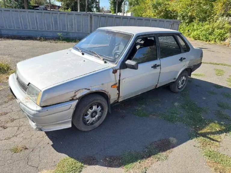 Продам ваз 21099, на ходу, на газу, состояние кузова видно на фото, днище, ланжероны, стаканы целые, двигатель работает хорошо не троит и не стучит, коробка работает нормально не хрустит и не выбивает, продажа по техпаспорту, есть номер хозяина для переоформления, цена 50000₽, машина находится в донецке в кировском районе, остальные вопросы по телефону 79493886439
📲 Tg: серега
📞 Звоните: +7(949)3886439 - фотография - 2