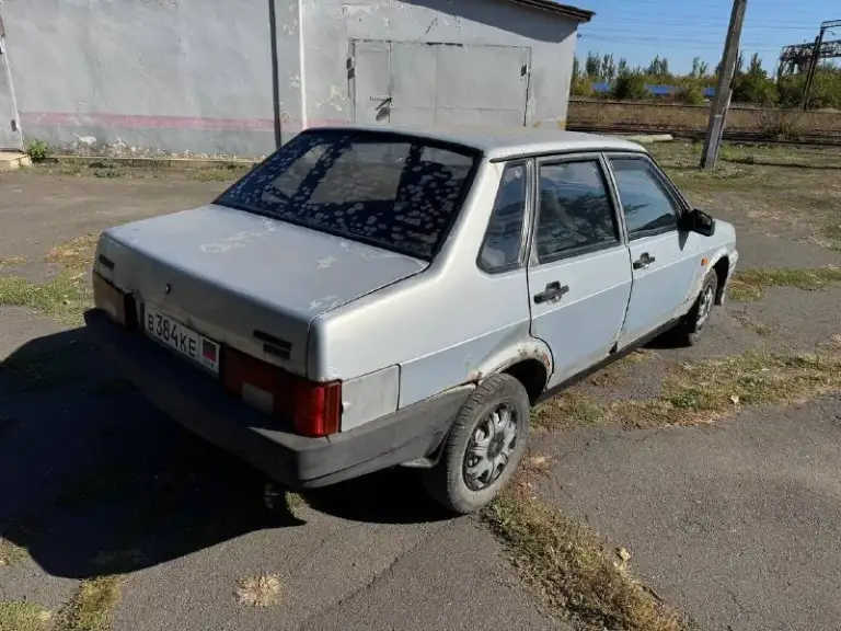Продам ваз 21099, на ходу, на газу, состояние кузова видно на фото, днище, ланжероны, стаканы целые, двигатель работает хорошо не троит и не стучит, коробка работает нормально не хрустит и не выбивает, продажа по техпаспорту, есть номер хозяина для переоформления, цена 50000₽, машина находится в донецке в кировском районе, остальные вопросы по телефону 79493886439
📲 Tg: серега
📞 Звоните: +7(949)3886439 - фотография - 4