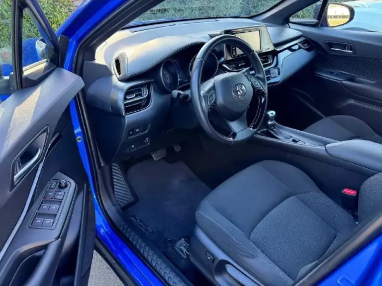 Toyota c-hr, 2018, 2.0 автомат, 31000 км. Состояние нового автомобиля. Технически в отличном состоянии. Хорошая комплектация, бесключевой доступ, система запуска старт-стоп, раздельный климат-контроль, подогревы сидений, датчик света с автоматическим дальним светом, активный круиз-контроль, удержание в полосе, датчики слепых зон, диски r18. Возможно оформление в кредит. Возможен обмен. Более детально по телефону.
Цена - 2.150.000 р.
+79493250509 - фотография - 7