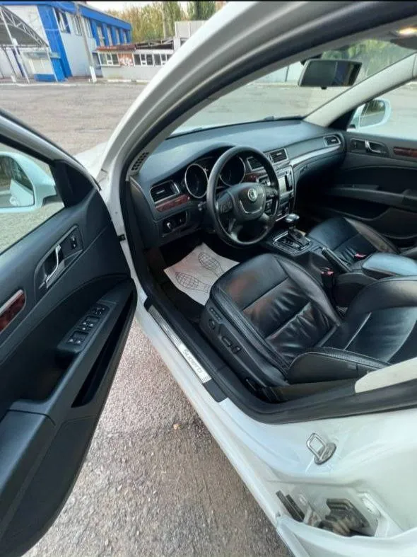 Skoda superb
2012
1.8
240 Оригинального пробега!
Зеленая автотека!
Без дтп! Родной окрас, родные стекла включая лобовое! Фары, фонари так же оригинальные! Все кузовные элементы заводские и не крученные!
Никакой коррозии! Машина южная!
79192711107 Владислав
📲 Tg: @tot_kto_dovezet_tebya_do_doma
📞 Звоните: +7(919)2711107 - фотография - 2
