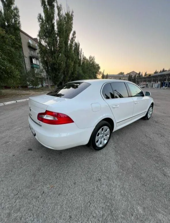 Skoda superb
2012
1.8
240 Оригинального пробега!
Зеленая автотека!
Без дтп! Родной окрас, родные стекла включая лобовое! Фары, фонари так же оригинальные! Все кузовные элементы заводские и не крученные!
Никакой коррозии! Машина южная!
79192711107 Владислав
📲 Tg: @tot_kto_dovezet_tebya_do_doma
📞 Звоните: +7(919)2711107 - фотография - 3