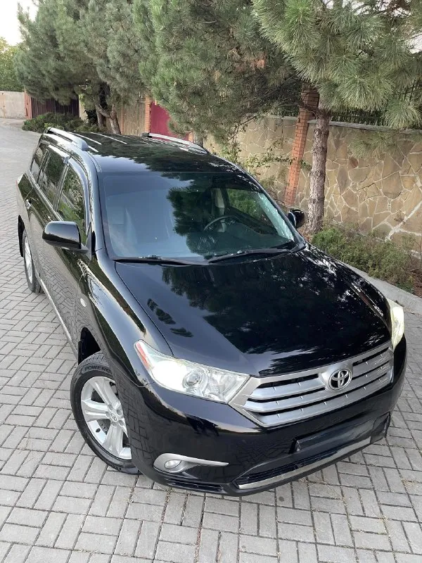 Toyota highlander-2011 год-6-месяца-черный-на черном салоне!
3.5-Бензин-v6 -(273-лошадки!)
Привод -полный !
Владельцев-3 чел!
Пробег -209,000 км (родной)
В максимальной комплектации-limited type-7 мест !
Бесключевой доступ !
Салон -кожа -в отличном состоянии !
Электро-регулировки сидений+ подогревы
Хорошая музыка !
Камера заднего вида -на двух экранах!
Климат контроль-(холодит хорошо!)
Сердце-мотор -работает идеально !(масло заменено 1200 км назад!)
At-работает идеально !
Колеса - оригинал -r19-(резина практически новая, износ-7-10процентов)
Багажник с элекро-приводом -открывается -закрывается с пульта !
Сигнализация с автозапуском !
Свет -шикарный -стоят леды в круг!
Рыжиков-гнили и прочей чепухи -отсутствует !
За машину не стыдно, ухоженная(чаечка)
Цена -1,930000₽(торг присутствует после просмотра!)
Тел :+79495936159
Осмотр -макеевка!
📞 Звоните: +7(949)5936159 - фотография - 7
