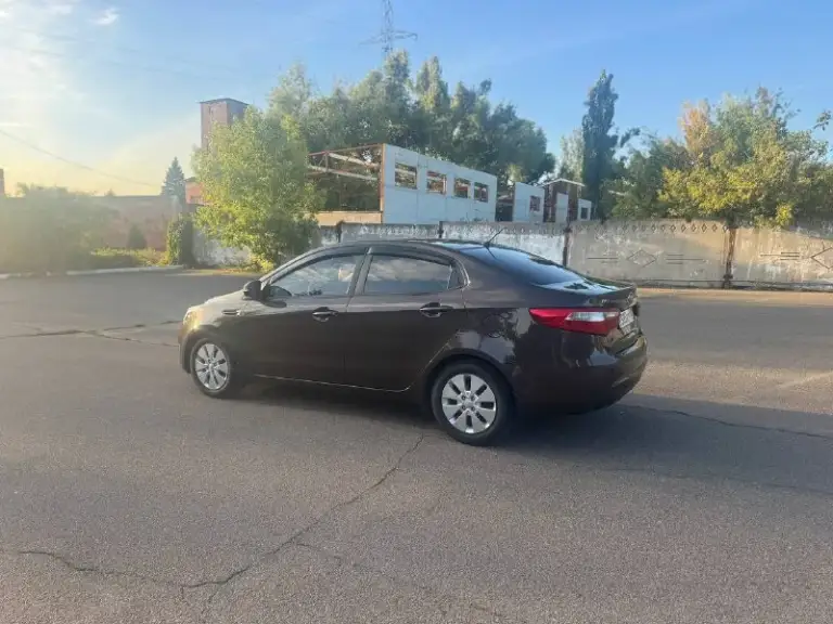 Продается kia rio, 2014 г. В. , рестайлинг
Цена: 1 150 000₽ телефон: +7 (949) 384 62 83 - telegram
Город макеевка
Ключевые преимущества:
· Проверенная история: автомобиль не использовался в такси или каршеринге
·Полностью обслужен, готов к эксплуатации — никаких дополнительных вложений не требует.
· Чистые документы: птс оригинальный, нет штрафов, и ограничений. Любые проверки приветствуются.
· Вместе с автомобилем комплект зимней резины.
Технические характеристики:
· Год выпуска: 2014 (рестайлинг)
· Двигатель: 1.6 л
· Коробка передач: 6-ступенчатый автомат
· Пробег: 100 000 км (подтвержден)
· Состояние: идеальное, ухоженное
Комплектация:
· Климат-контроль (двухзонный)
· Подогрев передних сидений
· Подогрев рулевого колеса
· Подогрев зоны стеклоочистителей
· Электрорегулировка и подогрев зеркал
· Подогрев заднего стекла
· Электропакет
· Мультифункциональное рулевое колесо
· Парктроники
· Магнитола
· Сигнализация двухсторонняя
·Сервисная книжка
· Два ключа
· Чистый салон и кузов - фотография - 4