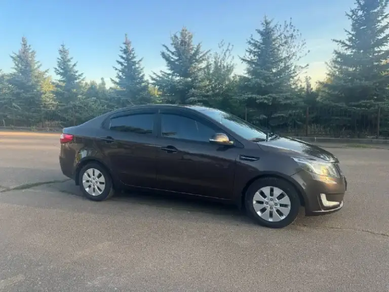 Продается kia rio, 2014 г. В. , рестайлинг
Цена: 1 150 000₽ телефон: +7 (949) 384 62 83 - telegram
Город макеевка
Ключевые преимущества:
· Проверенная история: автомобиль не использовался в такси или каршеринге
·Полностью обслужен, готов к эксплуатации — никаких дополнительных вложений не требует.
· Чистые документы: птс оригинальный, нет штрафов, и ограничений. Любые проверки приветствуются.
· Вместе с автомобилем комплект зимней резины.
Технические характеристики:
· Год выпуска: 2014 (рестайлинг)
· Двигатель: 1.6 л
· Коробка передач: 6-ступенчатый автомат
· Пробег: 100 000 км (подтвержден)
· Состояние: идеальное, ухоженное
Комплектация:
· Климат-контроль (двухзонный)
· Подогрев передних сидений
· Подогрев рулевого колеса
· Подогрев зоны стеклоочистителей
· Электрорегулировка и подогрев зеркал
· Подогрев заднего стекла
· Электропакет
· Мультифункциональное рулевое колесо
· Парктроники
· Магнитола
· Сигнализация двухсторонняя
·Сервисная книжка
· Два ключа
· Чистый салон и кузов - фотография - 5