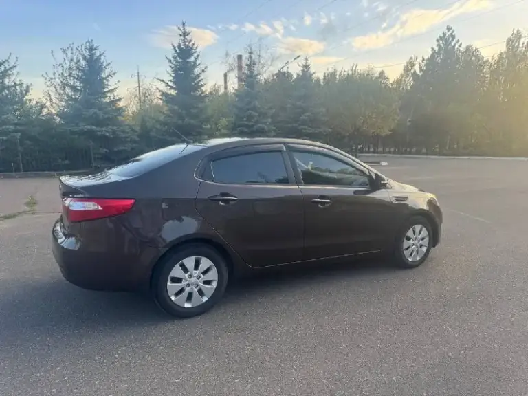 Продается kia rio, 2014 г. В. , рестайлинг
Цена: 1 150 000₽ телефон: +7 (949) 384 62 83 - telegram
Город макеевка
Ключевые преимущества:
· Проверенная история: автомобиль не использовался в такси или каршеринге
·Полностью обслужен, готов к эксплуатации — никаких дополнительных вложений не требует.
· Чистые документы: птс оригинальный, нет штрафов, и ограничений. Любые проверки приветствуются.
· Вместе с автомобилем комплект зимней резины.
Технические характеристики:
· Год выпуска: 2014 (рестайлинг)
· Двигатель: 1.6 л
· Коробка передач: 6-ступенчатый автомат
· Пробег: 100 000 км (подтвержден)
· Состояние: идеальное, ухоженное
Комплектация:
· Климат-контроль (двухзонный)
· Подогрев передних сидений
· Подогрев рулевого колеса
· Подогрев зоны стеклоочистителей
· Электрорегулировка и подогрев зеркал
· Подогрев заднего стекла
· Электропакет
· Мультифункциональное рулевое колесо
· Парктроники
· Магнитола
· Сигнализация двухсторонняя
·Сервисная книжка
· Два ключа
· Чистый салон и кузов - фотография - 6