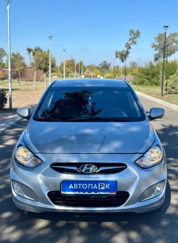 🔘 Hyundai solaris

💰Цена: 800 000р
🏢Город: мариуполь
📅Год выпуска: 2012
🧾Пробег: 221 606км.
⚙️Двигатель: 1.6
⛽Топливо: бензин
⚙️Кпп: механика

📞 Телефон:

+7-989-263-55-56
+7-949-727-41-51
+7-949-551-91-52

💾 Описание:

Solaris зарекомендовал себя на российском рынке как универсальный, практичный и надежный автомобиль для тех, кому важны экономичность,
Надёжность и комфорт.

✅ Южная эксплуатация, кузов без коррозии
✅Хорошее состояние как внешне, так и технически

Шикарная комплектация:
Кондиционер ❄️ (работает отлично), кожаный мульти-руль, четыре электростеклоподьемника, электропривод зеркал, подогрев сидений, птф, abs, airbag, гидроусилитель, хорошая летняя резина.
🎁 Установлена android магнитола с камерой заднего вида и сигнализация с опцией автозапуска.

Улица шевченко 269

🏦 Возможна продажа в кредит по двум документам. - фотография - 2