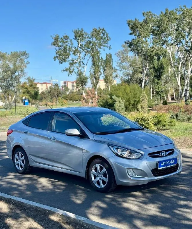 🔘 Hyundai solaris

💰Цена: 800 000р
🏢Город: мариуполь
📅Год выпуска: 2012
🧾Пробег: 221 606км.
⚙️Двигатель: 1.6
⛽Топливо: бензин
⚙️Кпп: механика

📞 Телефон:

+7-989-263-55-56
+7-949-727-41-51
+7-949-551-91-52

💾 Описание:

Solaris зарекомендовал себя на российском рынке как универсальный, практичный и надежный автомобиль для тех, кому важны экономичность,
Надёжность и комфорт.

✅ Южная эксплуатация, кузов без коррозии
✅Хорошее состояние как внешне, так и технически

Шикарная комплектация:
Кондиционер ❄️ (работает отлично), кожаный мульти-руль, четыре электростеклоподьемника, электропривод зеркал, подогрев сидений, птф, abs, airbag, гидроусилитель, хорошая летняя резина.
🎁 Установлена android магнитола с камерой заднего вида и сигнализация с опцией автозапуска.

Улица шевченко 269

🏦 Возможна продажа в кредит по двум документам. - фотография - 3