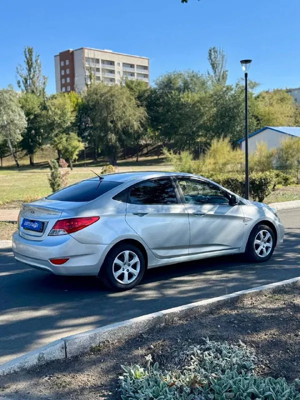 🔘 Hyundai solaris

💰Цена: 800 000р
🏢Город: мариуполь
📅Год выпуска: 2012
🧾Пробег: 221 606км.
⚙️Двигатель: 1.6
⛽Топливо: бензин
⚙️Кпп: механика

📞 Телефон:

+7-989-263-55-56
+7-949-727-41-51
+7-949-551-91-52

💾 Описание:

Solaris зарекомендовал себя на российском рынке как универсальный, практичный и надежный автомобиль для тех, кому важны экономичность,
Надёжность и комфорт.

✅ Южная эксплуатация, кузов без коррозии
✅Хорошее состояние как внешне, так и технически

Шикарная комплектация:
Кондиционер ❄️ (работает отлично), кожаный мульти-руль, четыре электростеклоподьемника, электропривод зеркал, подогрев сидений, птф, abs, airbag, гидроусилитель, хорошая летняя резина.
🎁 Установлена android магнитола с камерой заднего вида и сигнализация с опцией автозапуска.

Улица шевченко 269

🏦 Возможна продажа в кредит по двум документам. - фотография - 4