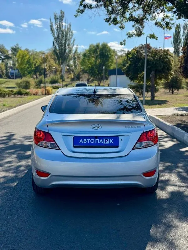 🔘 Hyundai solaris

💰Цена: 800 000р
🏢Город: мариуполь
📅Год выпуска: 2012
🧾Пробег: 221 606км.
⚙️Двигатель: 1.6
⛽Топливо: бензин
⚙️Кпп: механика

📞 Телефон:

+7-989-263-55-56
+7-949-727-41-51
+7-949-551-91-52

💾 Описание:

Solaris зарекомендовал себя на российском рынке как универсальный, практичный и надежный автомобиль для тех, кому важны экономичность,
Надёжность и комфорт.

✅ Южная эксплуатация, кузов без коррозии
✅Хорошее состояние как внешне, так и технически

Шикарная комплектация:
Кондиционер ❄️ (работает отлично), кожаный мульти-руль, четыре электростеклоподьемника, электропривод зеркал, подогрев сидений, птф, abs, airbag, гидроусилитель, хорошая летняя резина.
🎁 Установлена android магнитола с камерой заднего вида и сигнализация с опцией автозапуска.

Улица шевченко 269

🏦 Возможна продажа в кредит по двум документам. - фотография - 5