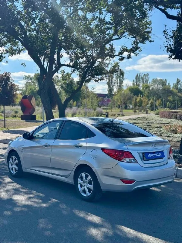 🔘 Hyundai solaris

💰Цена: 800 000р
🏢Город: мариуполь
📅Год выпуска: 2012
🧾Пробег: 221 606км.
⚙️Двигатель: 1.6
⛽Топливо: бензин
⚙️Кпп: механика

📞 Телефон:

+7-989-263-55-56
+7-949-727-41-51
+7-949-551-91-52

💾 Описание:

Solaris зарекомендовал себя на российском рынке как универсальный, практичный и надежный автомобиль для тех, кому важны экономичность,
Надёжность и комфорт.

✅ Южная эксплуатация, кузов без коррозии
✅Хорошее состояние как внешне, так и технически

Шикарная комплектация:
Кондиционер ❄️ (работает отлично), кожаный мульти-руль, четыре электростеклоподьемника, электропривод зеркал, подогрев сидений, птф, abs, airbag, гидроусилитель, хорошая летняя резина.
🎁 Установлена android магнитола с камерой заднего вида и сигнализация с опцией автозапуска.

Улица шевченко 269

🏦 Возможна продажа в кредит по двум документам. - фотография - 6