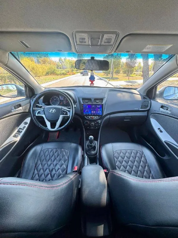 🔘 Hyundai solaris

💰Цена: 800 000р
🏢Город: мариуполь
📅Год выпуска: 2012
🧾Пробег: 221 606км.
⚙️Двигатель: 1.6
⛽Топливо: бензин
⚙️Кпп: механика

📞 Телефон:

+7-989-263-55-56
+7-949-727-41-51
+7-949-551-91-52

💾 Описание:

Solaris зарекомендовал себя на российском рынке как универсальный, практичный и надежный автомобиль для тех, кому важны экономичность,
Надёжность и комфорт.

✅ Южная эксплуатация, кузов без коррозии
✅Хорошее состояние как внешне, так и технически

Шикарная комплектация:
Кондиционер ❄️ (работает отлично), кожаный мульти-руль, четыре электростеклоподьемника, электропривод зеркал, подогрев сидений, птф, abs, airbag, гидроусилитель, хорошая летняя резина.
🎁 Установлена android магнитола с камерой заднего вида и сигнализация с опцией автозапуска.

Улица шевченко 269

🏦 Возможна продажа в кредит по двум документам. - фотография - 8