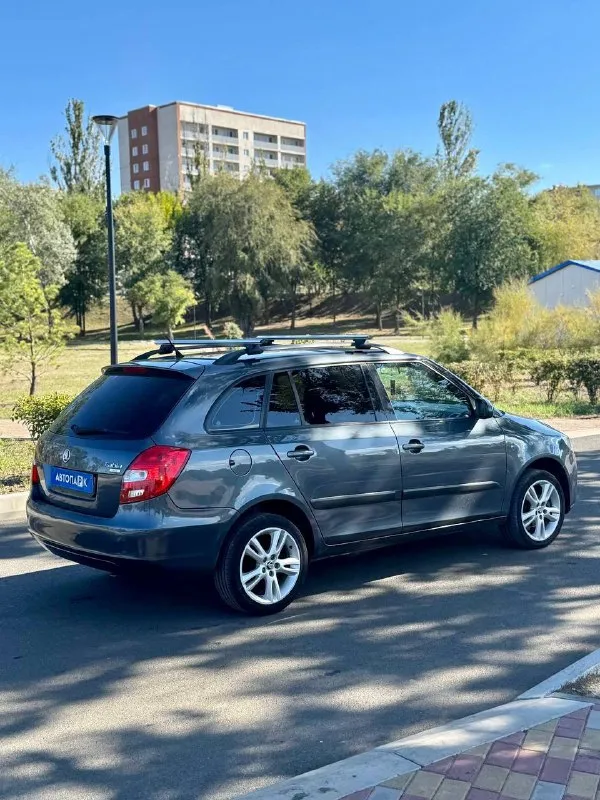 🇨🇿 Skoda fabia 1.4 mk2

💰Цена: 640 000р
🏢Город: мариуполь
📅Год выпуска: 2008
🧾Пробег: 211 012 км.
⚙️Двигатель: 1.4
⛽Топливо: бензин
⚙️Кпп: механика

📞 Телефон:

+7-949-727-41-51
+7-989-263-55-56
+7-949-551-91-52

💾 Описание:

Fabia идеальный выбор для тех, кто ищет надёжный и практичный автомобиль. Этот универсал отличается элегантным дизайном и просторным салоном.

✅ Два владельца, южная эксплуатация, птс оригинал

✅Отличное состояние кузова, без коррозии, несколько косметических подкрасов

✅Хорошее состояние как внешне, так и технически

Комплектация 👍 :
Климат-контроль, гур, abs, центральный замок, подогрев сидений, полный электропакет, легкосплавные штатные диски r16 на хорошей летней резине.

Улица шевченко 269

🏦 Возможна продажа в кредит по двум документам. - фотография - 4